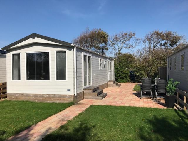 Beach Chalet Tranquilo Petten Exterior photo